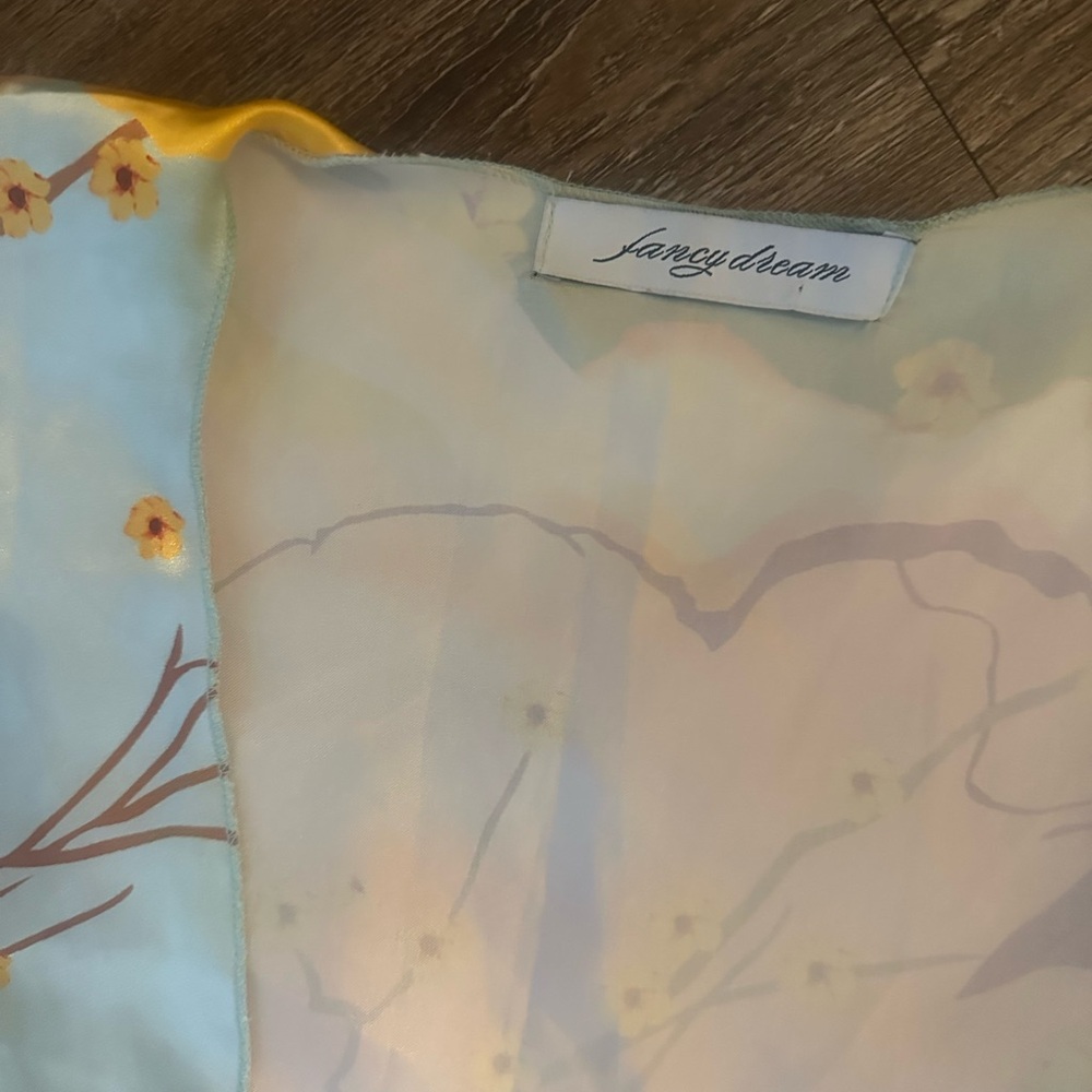 Elegant Floral Cape - Green and Orange - Picture 4 of 4